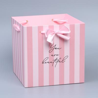 Коробка Ты прекрасна д/цветов 19×19×19 см 9281180 в интернет гипермаркете «Планета Лета». Фото